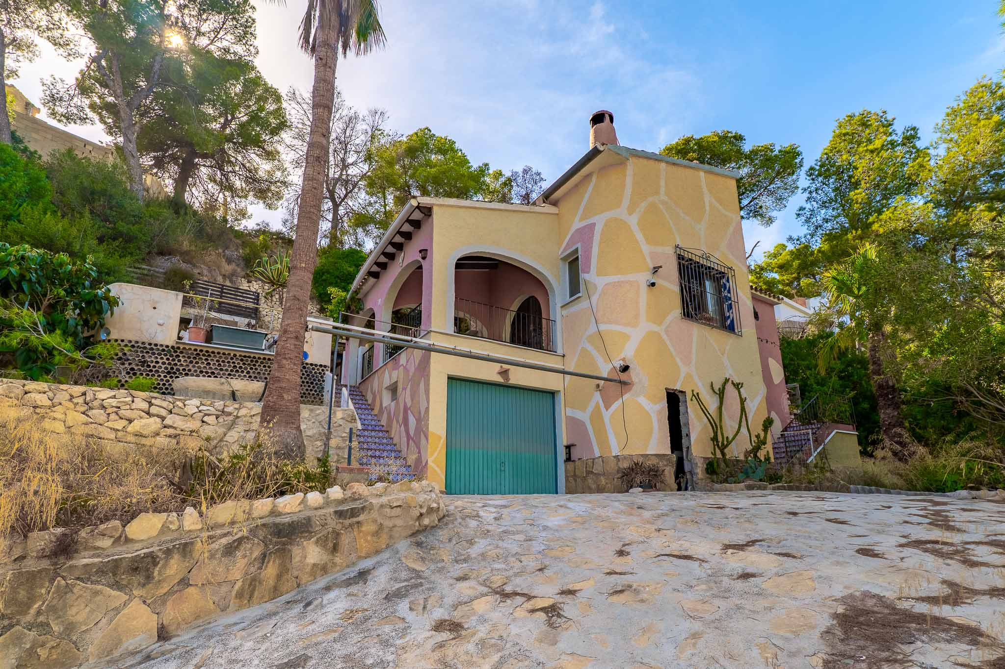 Villa en Benissa con Vistas al Mar: ¡Crea tu Hogar!, Villa tradicional en Benissa, Alicante, con potencial ilimitado para reformar. Ubicación privilegiada cerca de calas, vistas al mar y montañas. ¡Crea tu hogar s