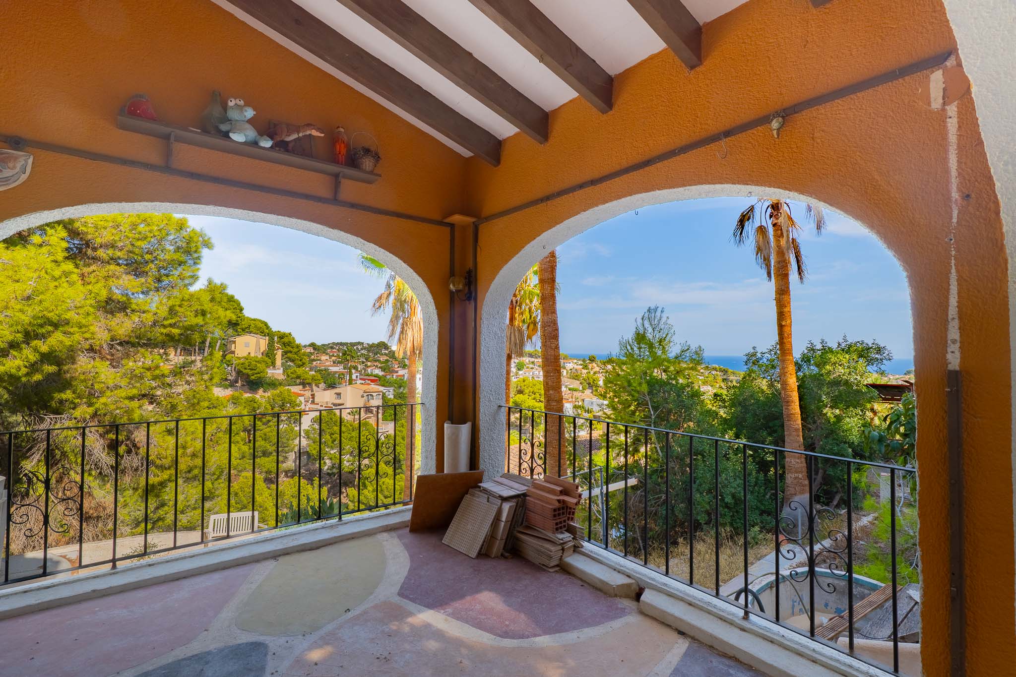 Villa en Benissa con Vistas al Mar: ¡Crea tu Hogar!, Villa tradicional en Benissa, Alicante, con potencial ilimitado para reformar. Ubicación privilegiada cerca de calas, vistas al mar y montañas. ¡Crea tu hogar s
