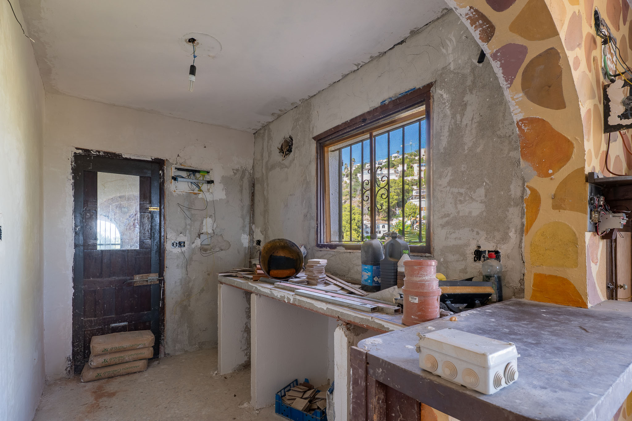 Villa en Benissa con Vistas al Mar: ¡Crea tu Hogar!, Villa tradicional en Benissa, Alicante, con potencial ilimitado para reformar. Ubicación privilegiada cerca de calas, vistas al mar y montañas. ¡Crea tu hogar s