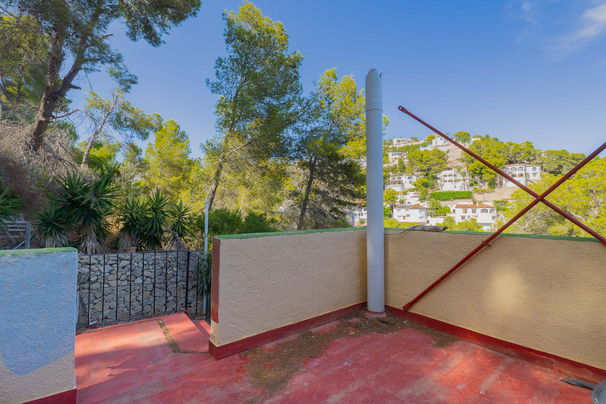 Villa en Benissa con Vistas al Mar: ¡Crea tu Hogar!, Villa tradicional en Benissa, Alicante, con potencial ilimitado para reformar. Ubicación privilegiada cerca de calas, vistas al mar y montañas. ¡Crea tu hogar s