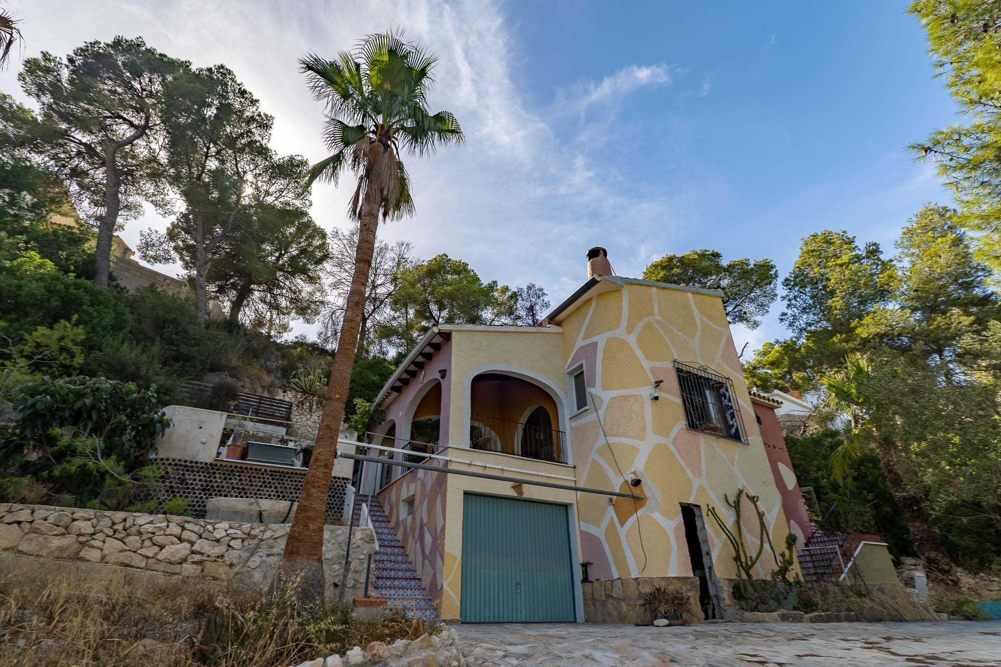 Villa en Benissa con Vistas al Mar: ¡Crea tu Hogar!, Villa tradicional en Benissa, Alicante, con potencial ilimitado para reformar. Ubicación privilegiada cerca de calas, vistas al mar y montañas. ¡Crea tu hogar s