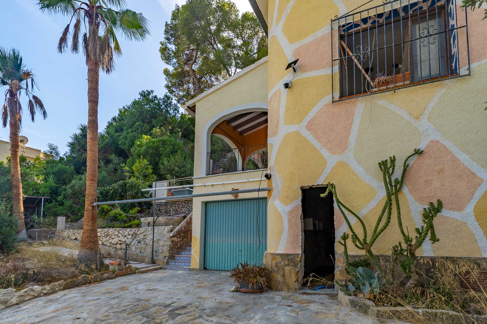 Villa en Benissa con Vistas al Mar: ¡Crea tu Hogar!, Villa tradicional en Benissa, Alicante, con potencial ilimitado para reformar. Ubicación privilegiada cerca de calas, vistas al mar y montañas. ¡Crea tu hogar s
