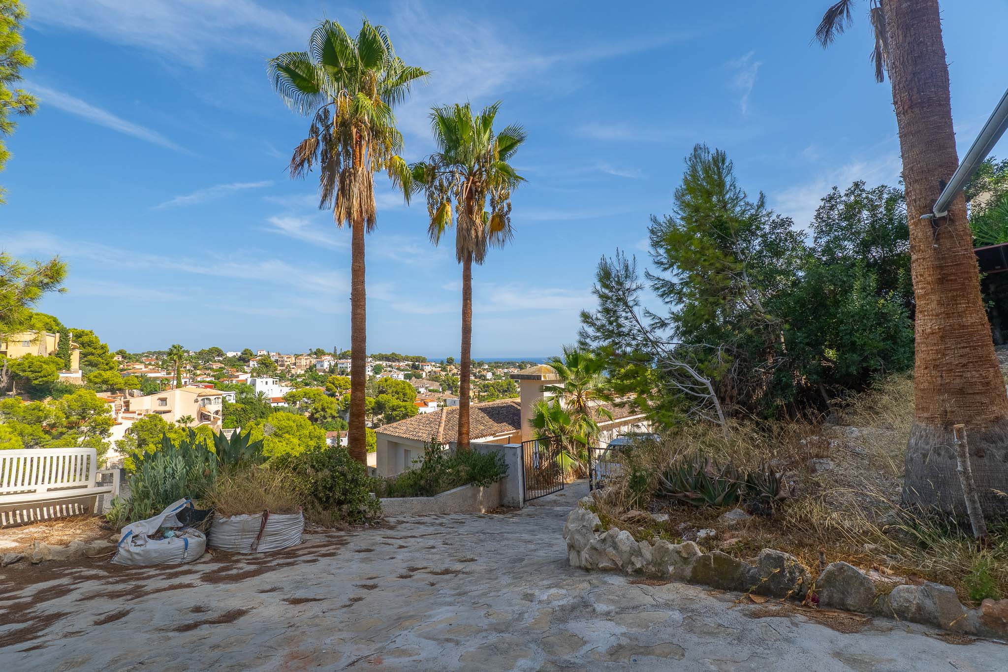 Villa en Benissa con Vistas al Mar: ¡Crea tu Hogar!, Villa tradicional en Benissa, Alicante, con potencial ilimitado para reformar. Ubicación privilegiada cerca de calas, vistas al mar y montañas. ¡Crea tu hogar s