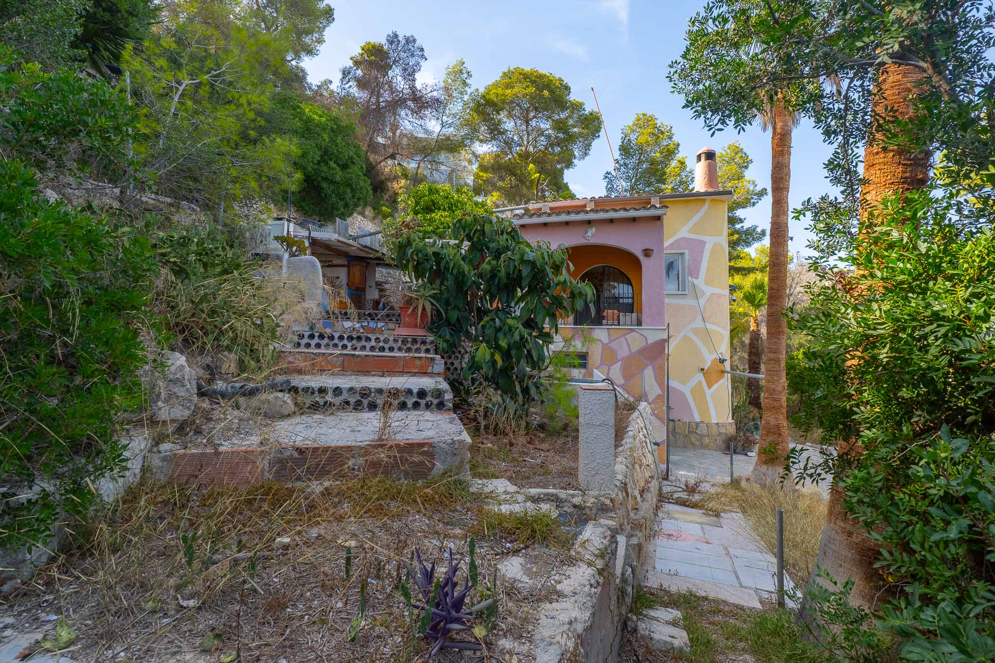Villa en Benissa con Vistas al Mar: ¡Crea tu Hogar!, Villa tradicional en Benissa, Alicante, con potencial ilimitado para reformar. Ubicación privilegiada cerca de calas, vistas al mar y montañas. ¡Crea tu hogar s