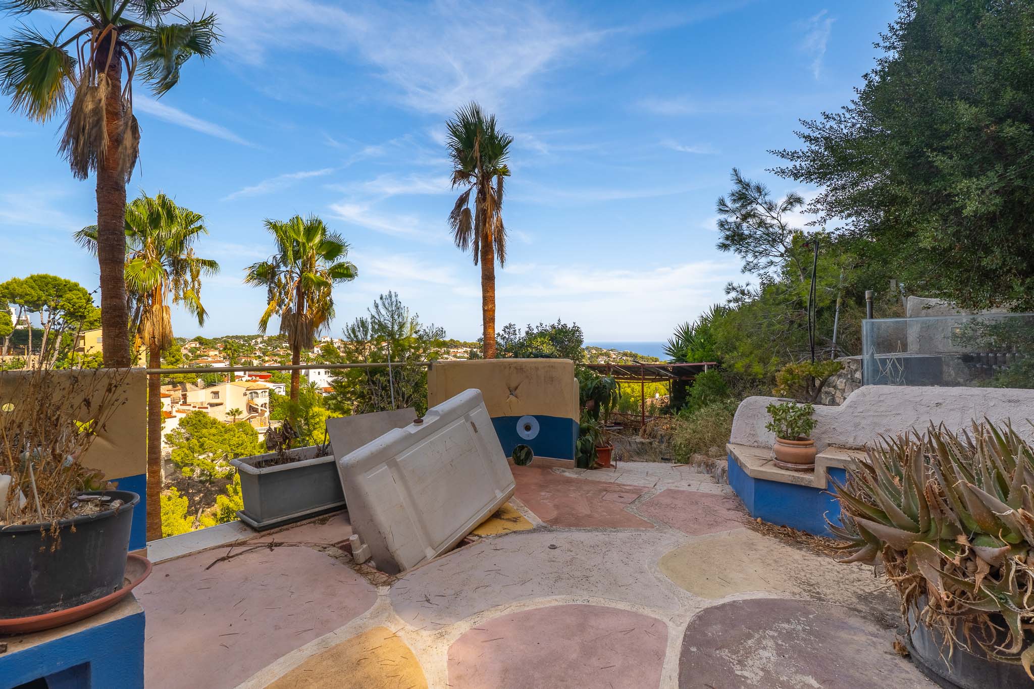 Villa en Benissa con Vistas al Mar: ¡Crea tu Hogar!, Villa tradicional en Benissa, Alicante, con potencial ilimitado para reformar. Ubicación privilegiada cerca de calas, vistas al mar y montañas. ¡Crea tu hogar s