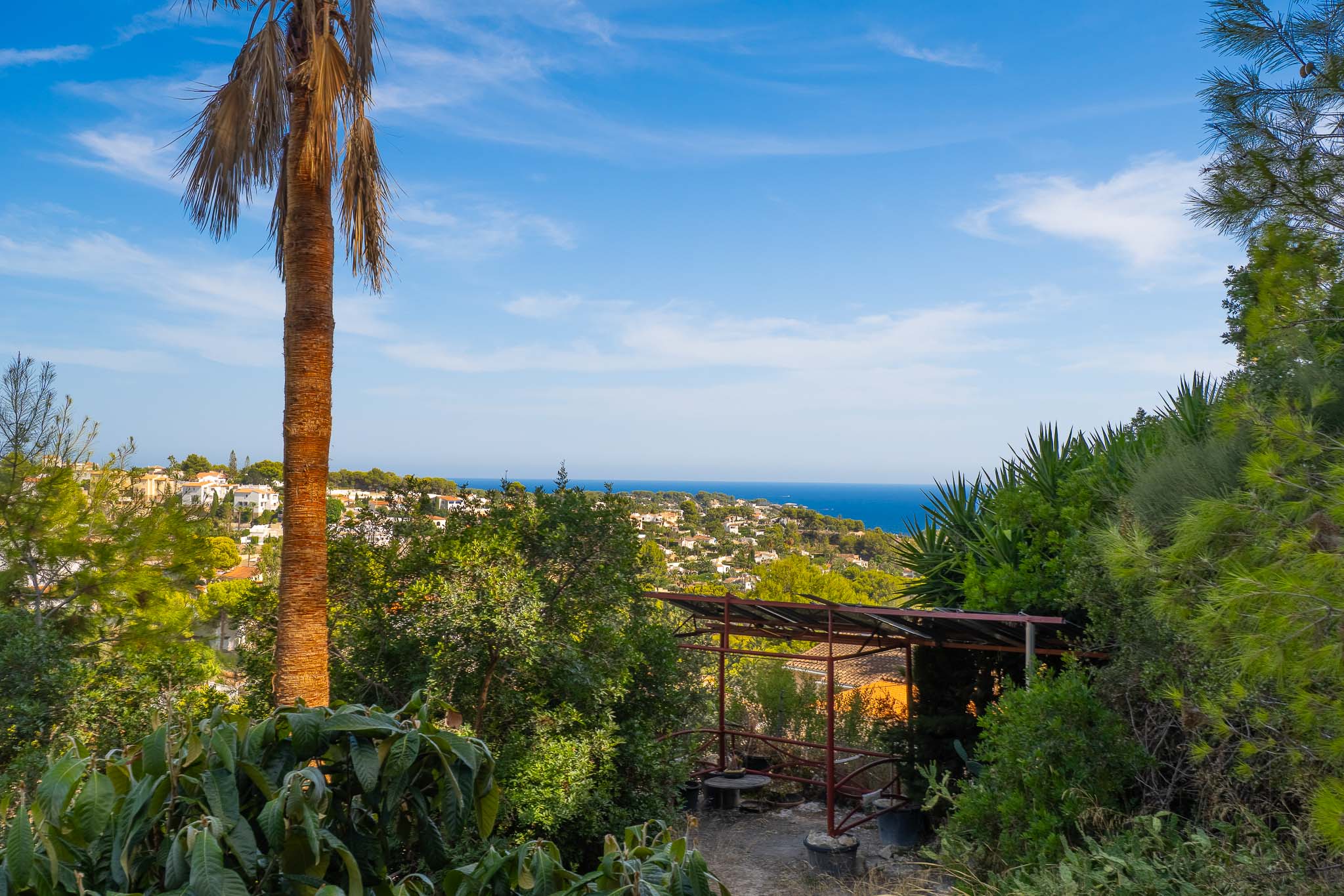 Villa en Benissa con Vistas al Mar: ¡Crea tu Hogar!, Villa tradicional en Benissa, Alicante, con potencial ilimitado para reformar. Ubicación privilegiada cerca de calas, vistas al mar y montañas. ¡Crea tu hogar s