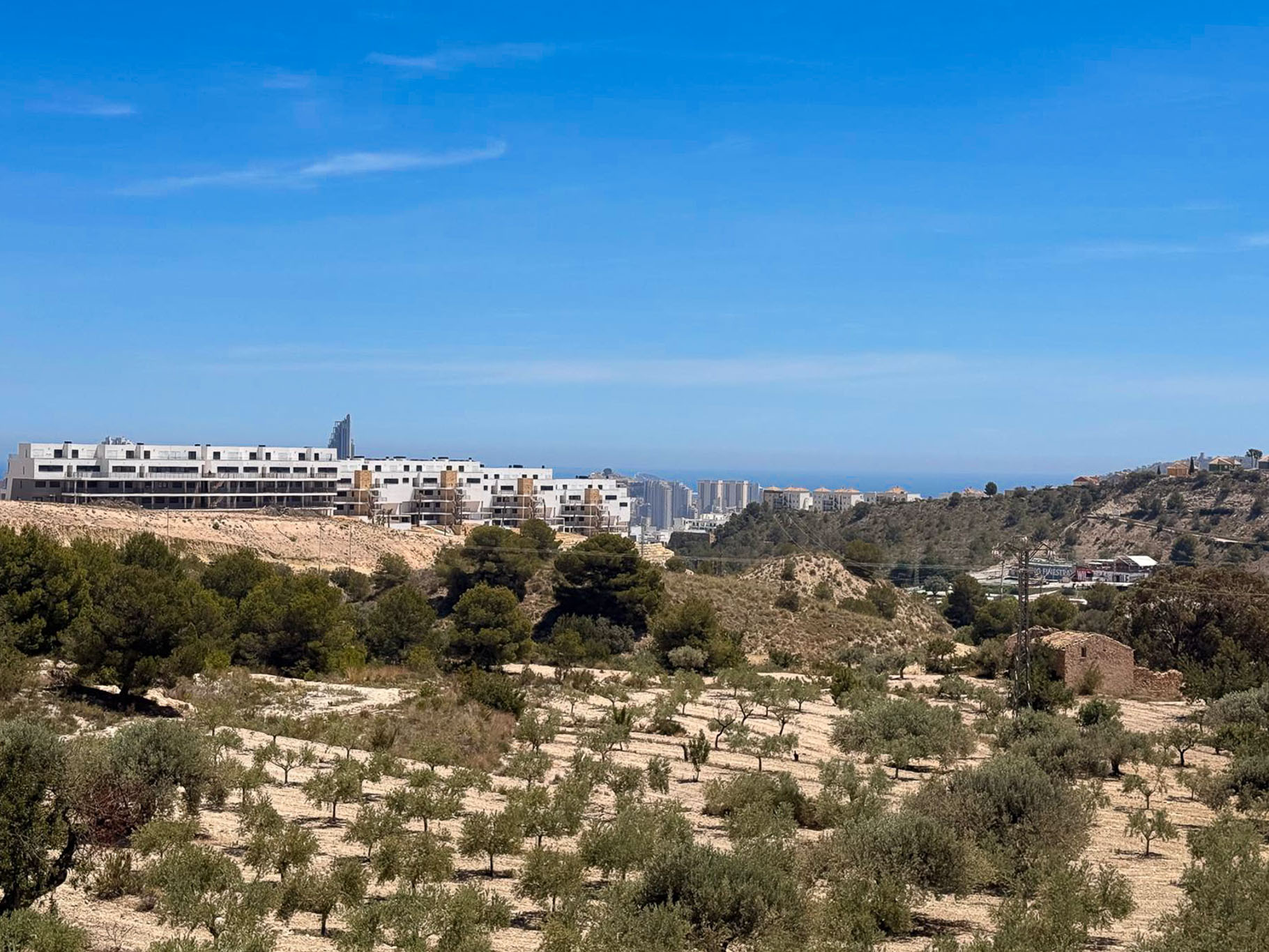 Espectacular Villa de Lujo en Finestrat con Vistas al Mar, Villa de lujo moderna en Finestrat, Alicante. Disfruta de vistas al mar, piscina infinity, 3 dorms, 3 baños. ¡Tu inversión perfecta en Costa Blanca por 849.000€
