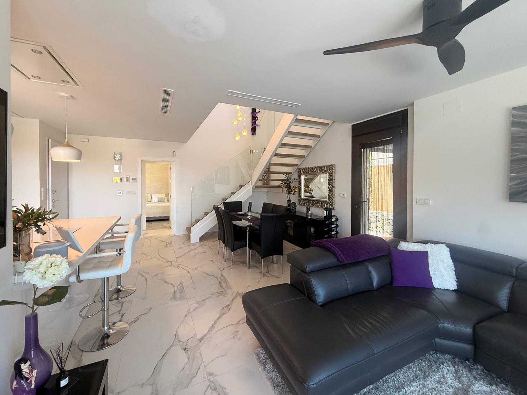 Espectacular Villa de Lujo en Finestrat con Vistas al Mar, Villa de lujo moderna en Finestrat, Alicante. Disfruta de vistas al mar, piscina infinity, 3 dorms, 3 baños. ¡Tu inversión perfecta en Costa Blanca por 849.000€
