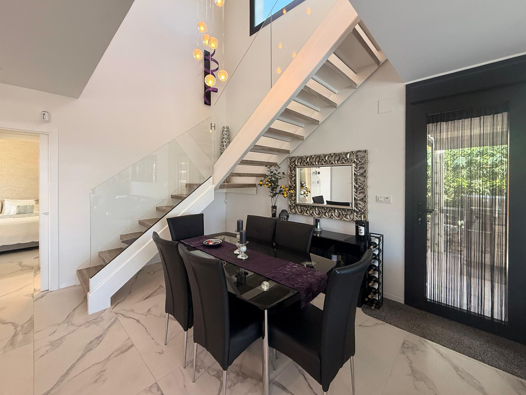 Espectacular Villa de Lujo en Finestrat con Vistas al Mar, Villa de lujo moderna en Finestrat, Alicante. Disfruta de vistas al mar, piscina infinity, 3 dorms, 3 baños. ¡Tu inversión perfecta en Costa Blanca por 849.000€