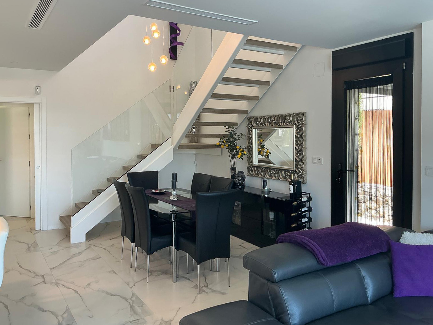 Espectacular Villa de Lujo en Finestrat con Vistas al Mar, Villa de lujo moderna en Finestrat, Alicante. Disfruta de vistas al mar, piscina infinity, 3 dorms, 3 baños. ¡Tu inversión perfecta en Costa Blanca por 849.000€