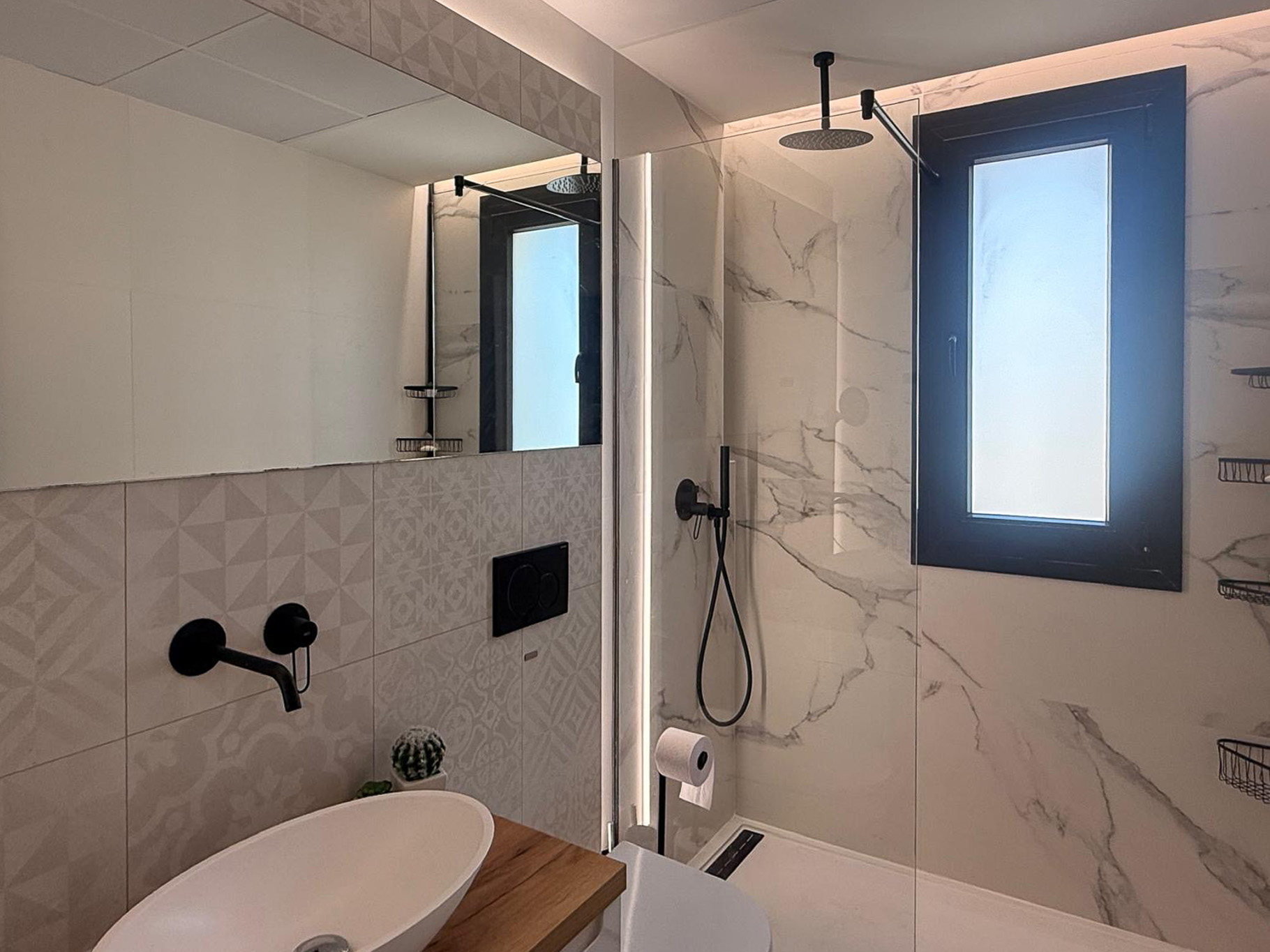 Espectacular Villa de Lujo en Finestrat con Vistas al Mar, Villa de lujo moderna en Finestrat, Alicante. Disfruta de vistas al mar, piscina infinity, 3 dorms, 3 baños. ¡Tu inversión perfecta en Costa Blanca por 849.000€