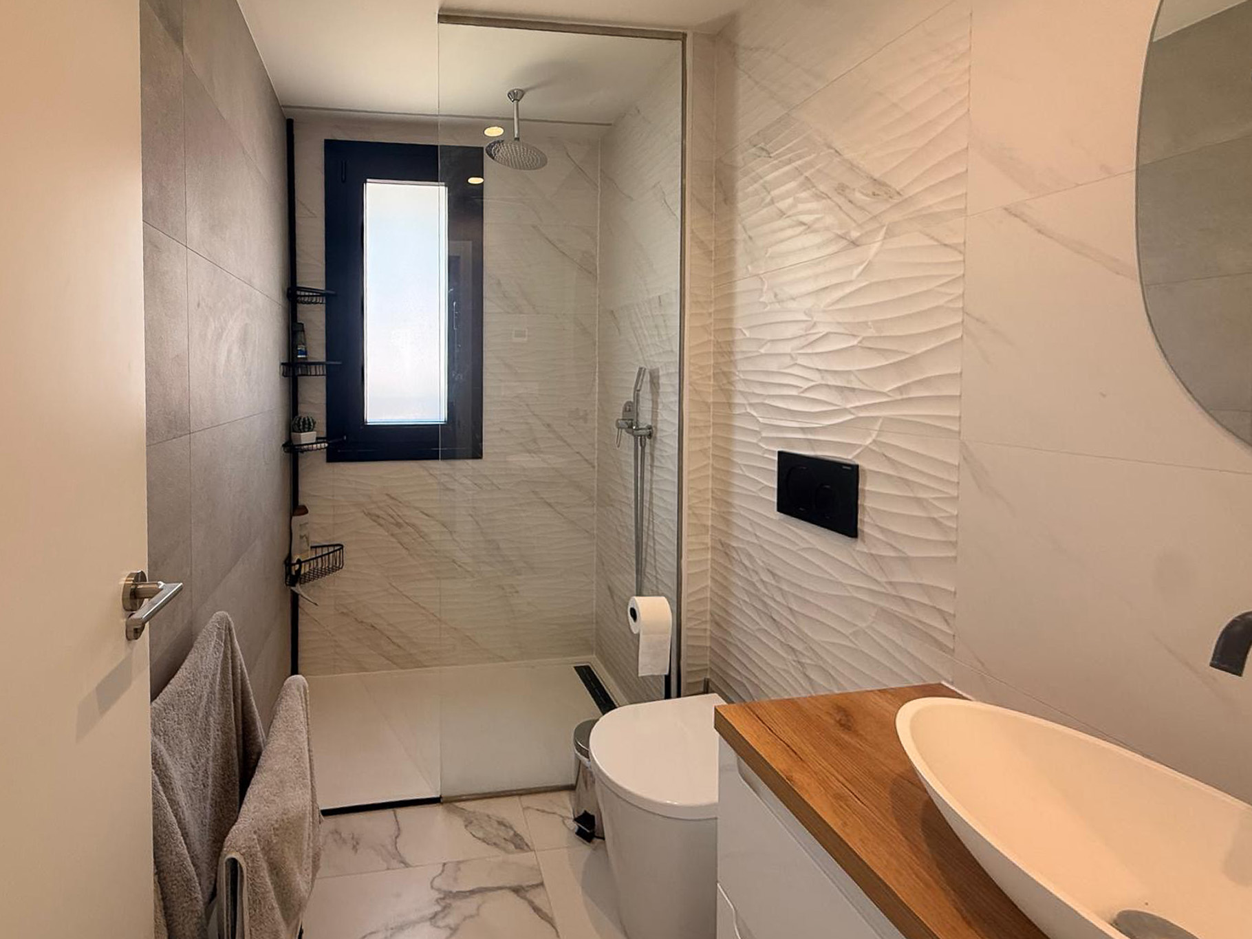 Espectacular Villa de Lujo en Finestrat con Vistas al Mar, Villa de lujo moderna en Finestrat, Alicante. Disfruta de vistas al mar, piscina infinity, 3 dorms, 3 baños. ¡Tu inversión perfecta en Costa Blanca por 849.000€