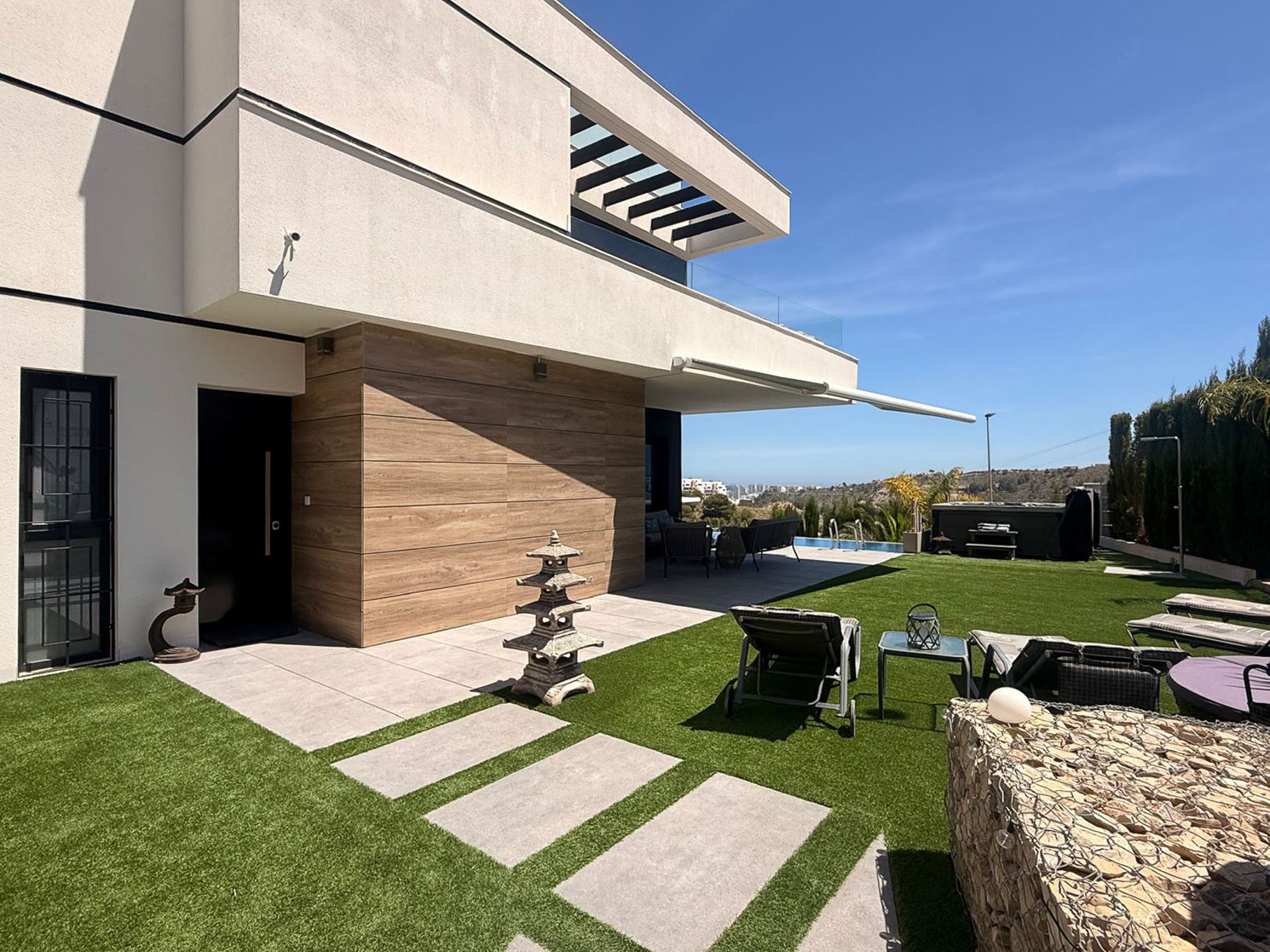 Espectacular Villa de Lujo en Finestrat con Vistas al Mar, Villa de lujo moderna en Finestrat, Alicante. Disfruta de vistas al mar, piscina infinity, 3 dorms, 3 baños. ¡Tu inversión perfecta en Costa Blanca por 849.000€