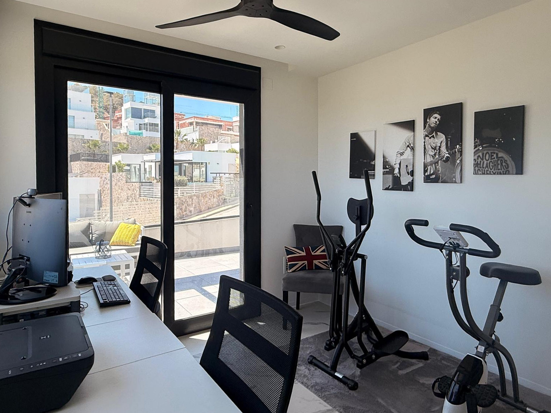 Espectacular Villa de Lujo en Finestrat con Vistas al Mar, Villa de lujo moderna en Finestrat, Alicante. Disfruta de vistas al mar, piscina infinity, 3 dorms, 3 baños. ¡Tu inversión perfecta en Costa Blanca por 849.000€
