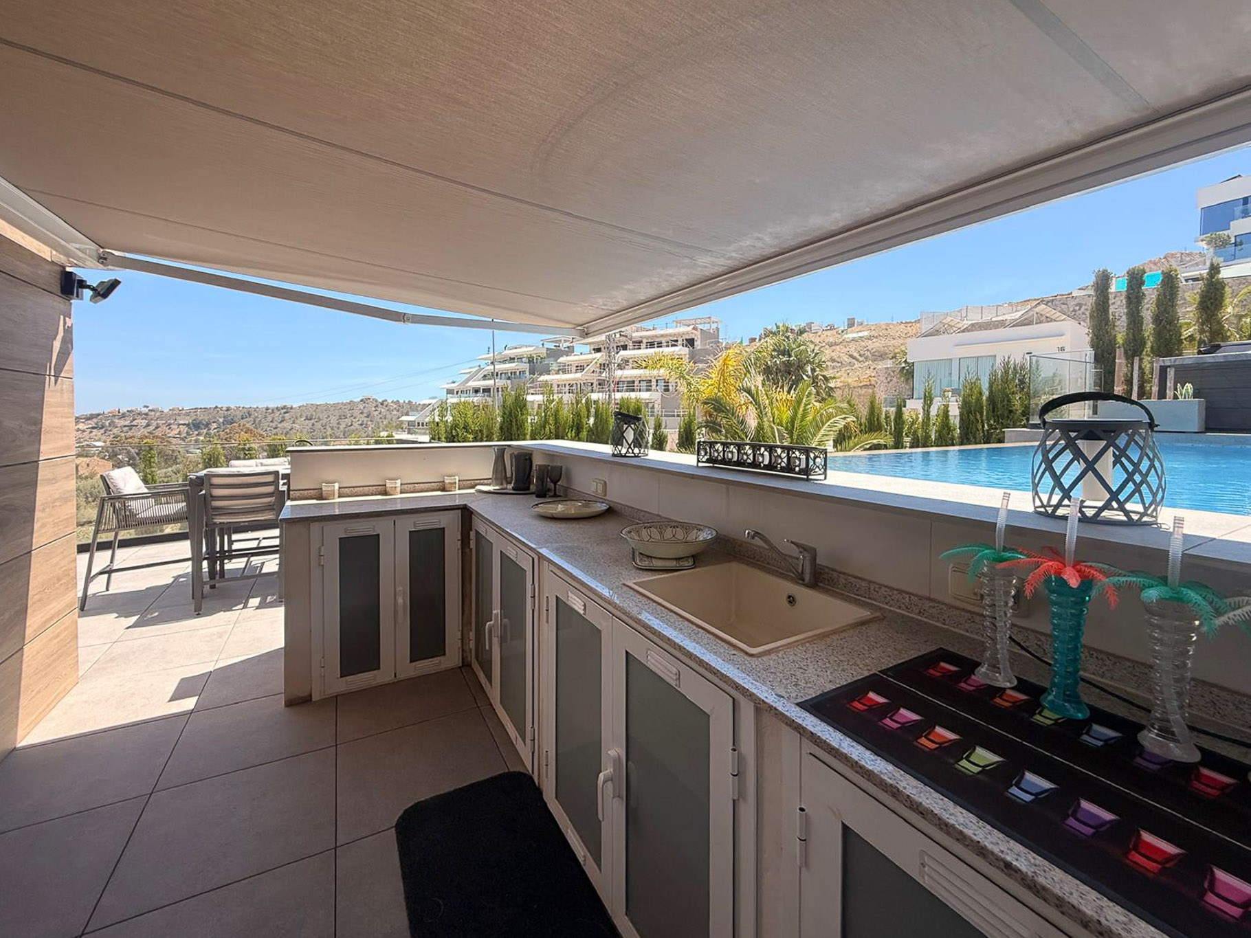Espectacular Villa de Lujo en Finestrat con Vistas al Mar, Villa de lujo moderna en Finestrat, Alicante. Disfruta de vistas al mar, piscina infinity, 3 dorms, 3 baños. ¡Tu inversión perfecta en Costa Blanca por 849.000€