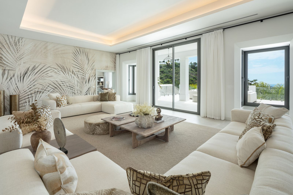 Villa de Lujo Exclusiva en Benahavís con Vistas al Mar, Villa de lujo en El Madroñal, Benahavís. Vistas al mar, 5.000m² de parcela, 5 hab. Spa, cine, piscina. Estilo de vida exclusivo en Costa del Sol. ¡Oportunidad ú