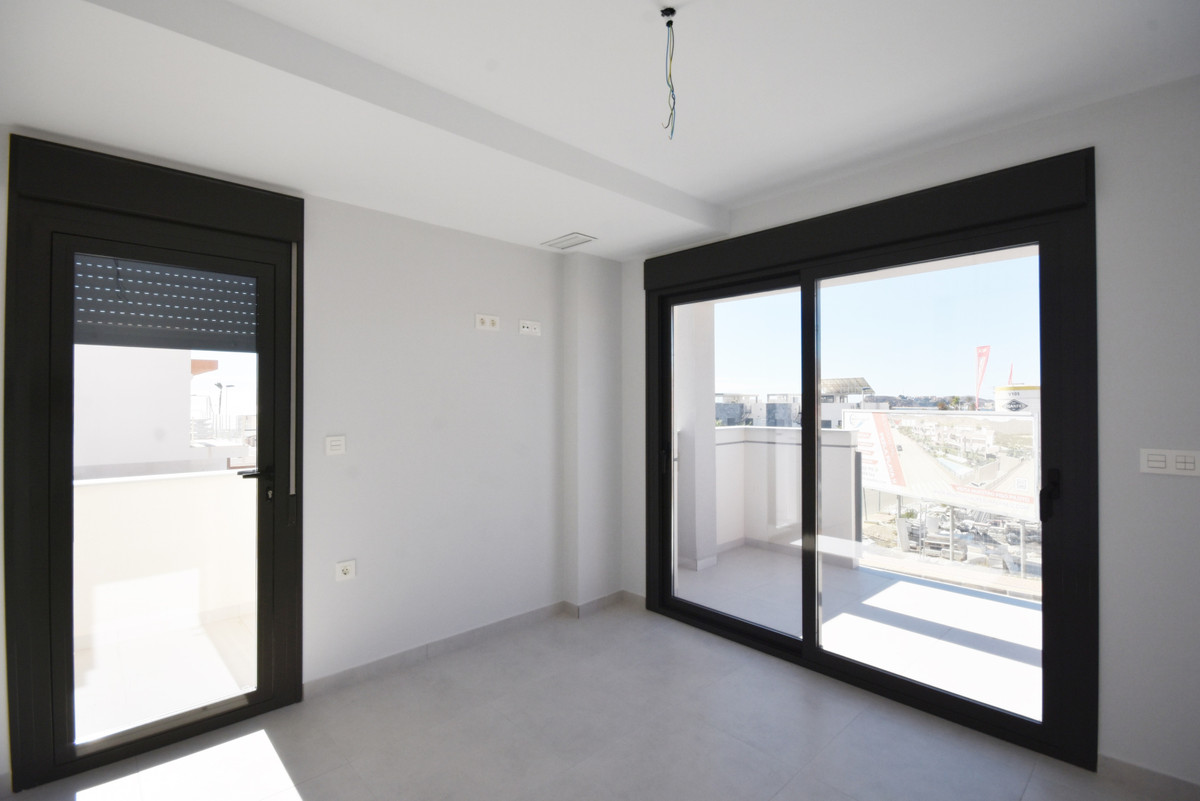 Villa de Ensueño con Vistas al Mar en Mazarrón, Villa en venta en Puerto de Mazarrón, Murcia. A 350m de la playa, con vistas al mar y solárium. 3 dormitorios, 3 baños. ¡Tu sueño mediterráneo por 309.000€!