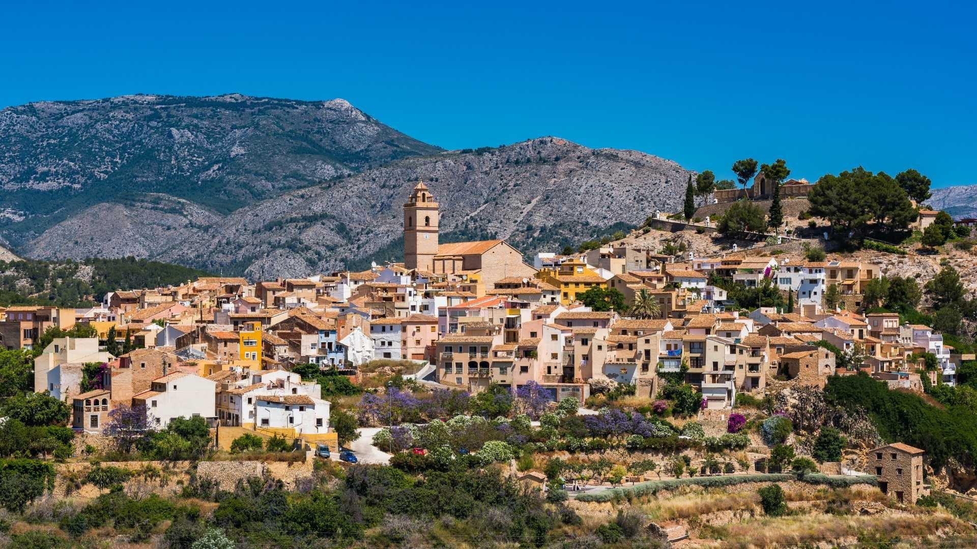 Exclusivos Adosados Obra Nueva Polop con Piscina Privada, Adosados de obra nueva en Polop, Alicante. 3 dormitorios, piscina privada y acabados de lujo. Disfruta la Costa Blanca Norte, cerca del mar y naturaleza. ¡Tu ho