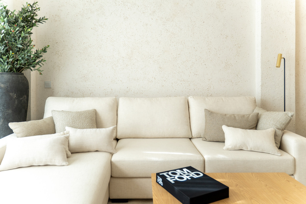 Lujo mediterráneo: Su nuevo hogar en Fuengirola, Residencias de obra nueva en Fuengirola, Costa del Sol. Apartamentos de lujo con terrazas, jardines y vistas al mar. Eficiencia energética y sostenibilidad.