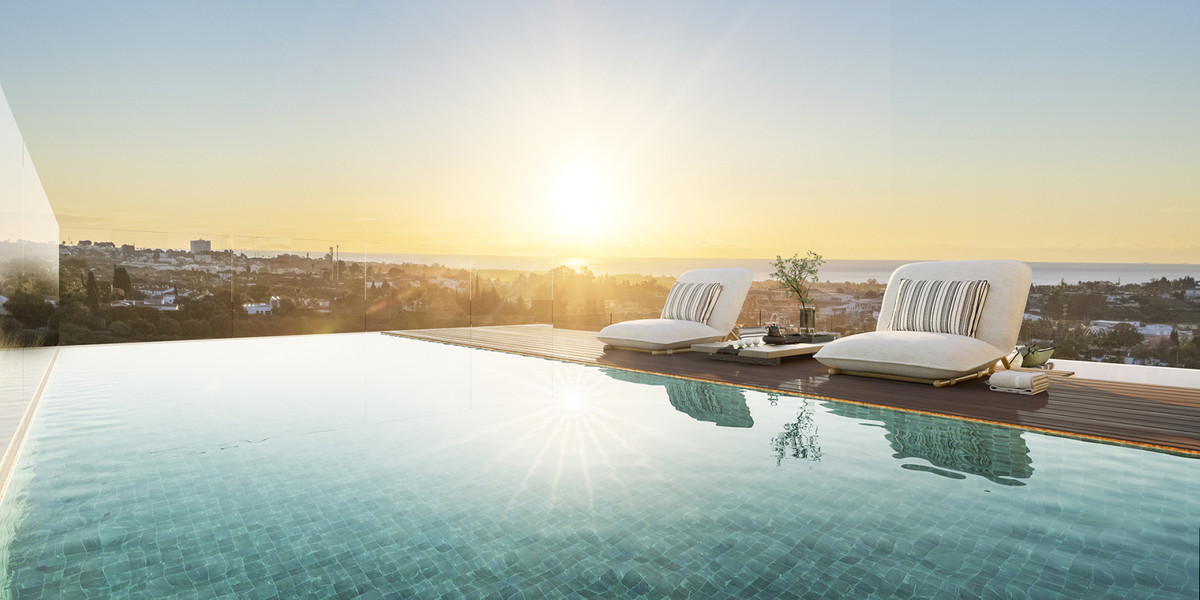 Exclusivo Apartamento de Lujo en Benahavís, Costa del Sol, Exclusivo apartamento de lujo en Puerto Almendro, Benahavís. 2 hab, 2 baños. Vistas al mar, acabados premium y amenities 5 estrellas. Privacidad cerca de Marbel