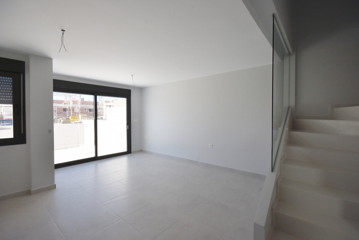 Villa de Ensueño con Vistas al Mar en Mazarrón, Villa en venta en Puerto de Mazarrón, Murcia. A 350m de la playa, con vistas al mar y solárium. 3 dormitorios, 3 baños. ¡Tu sueño mediterráneo por 309.000€!