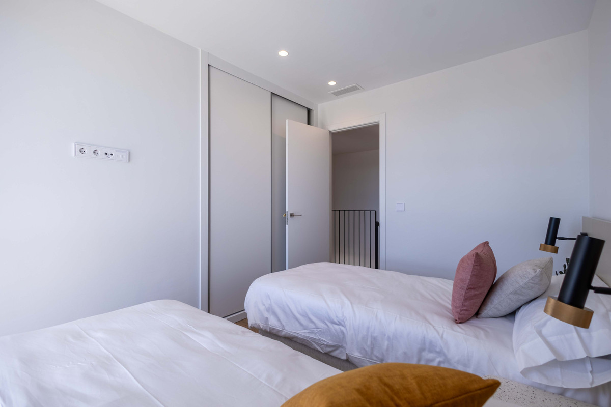 Villa de Lujo en Polop: Vistas Mediterráneas Inigualables, Villas exclusivas en Polop, Alicante, con vistas panorámicas a la bahía de Altea y montañas. 3 dorm, 2 baños, desde 579.700€. Vive el sueño mediterráneo en Cost