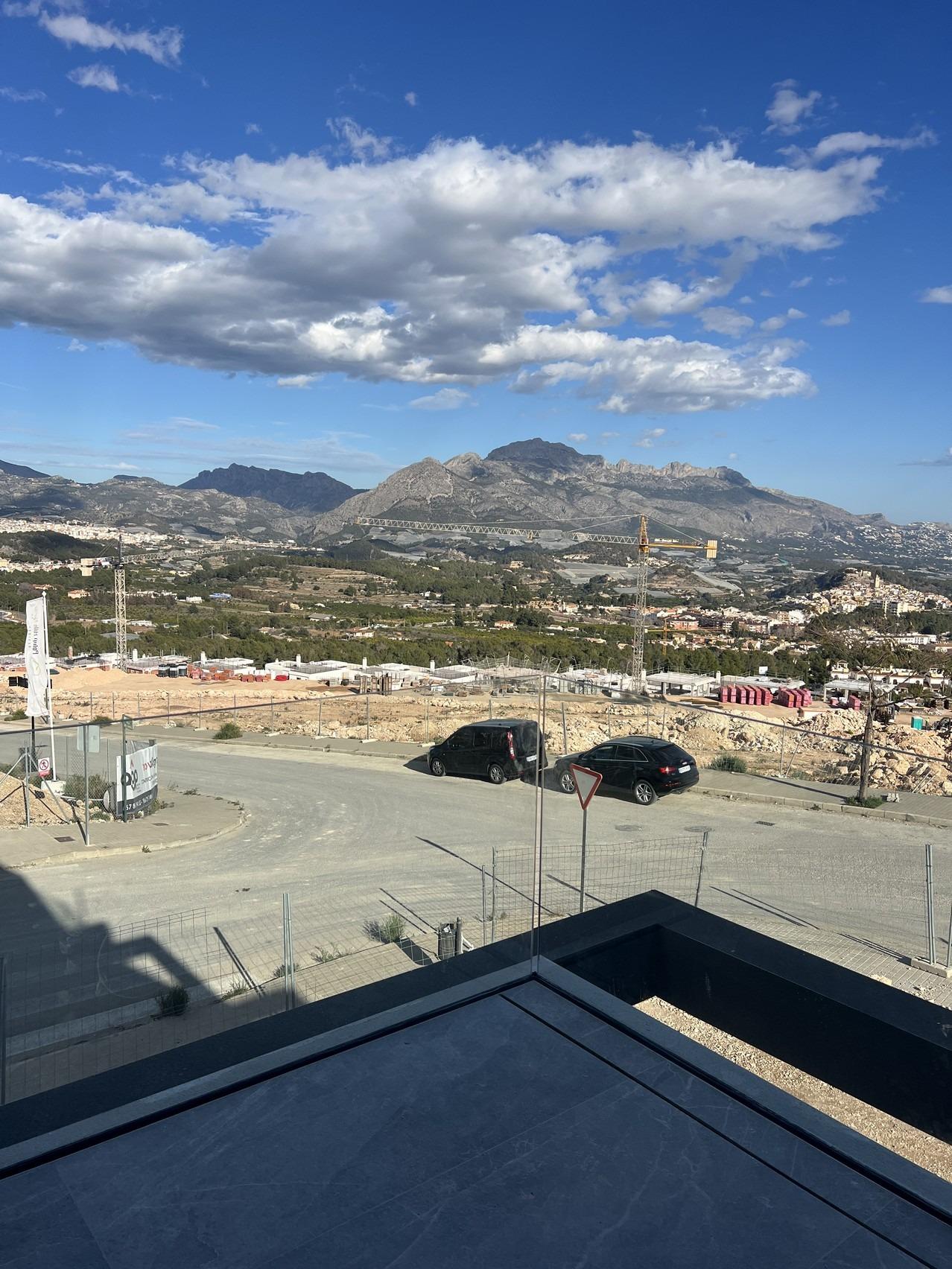 Exclusivos Adosados Obra Nueva Polop con Piscina Privada, Adosados de obra nueva en Polop, Alicante. 3 dormitorios, piscina privada y acabados de lujo. Disfruta la Costa Blanca Norte, cerca del mar y naturaleza. ¡Tu ho