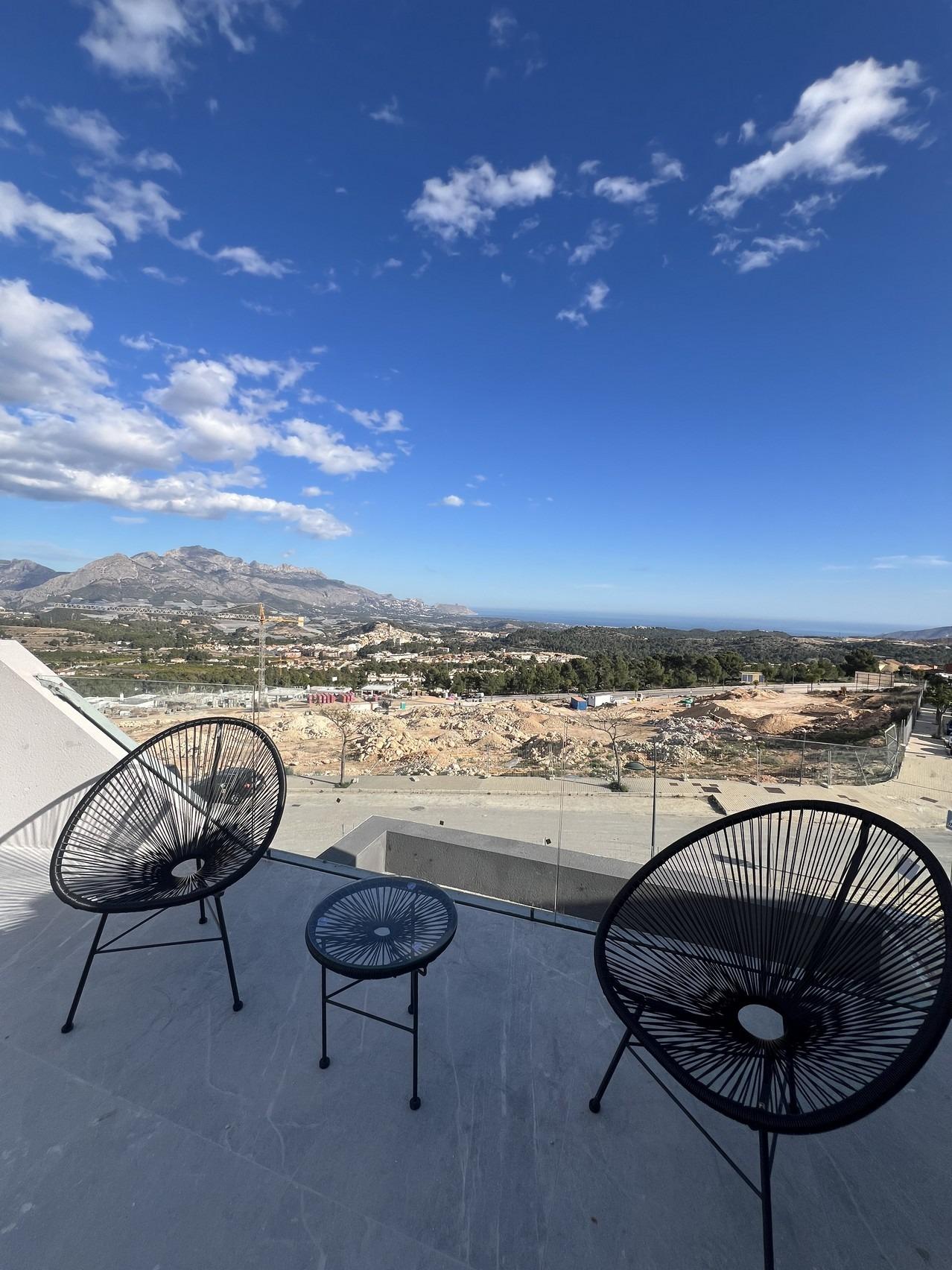 Exclusivos Adosados Obra Nueva Polop con Piscina Privada, Adosados de obra nueva en Polop, Alicante. 3 dormitorios, piscina privada y acabados de lujo. Disfruta la Costa Blanca Norte, cerca del mar y naturaleza. ¡Tu ho