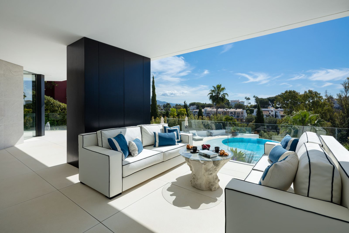 Exclusiva Villa de Lujo con Vistas al Mar en Benahavís, Descubra esta villa de lujo moderna en El Herrojo, Benahavís. Diseño Ames (2021), 5 dorm., 6 baños, piscina infinita y vistas al mar. ¡Su oasis en la Costa del