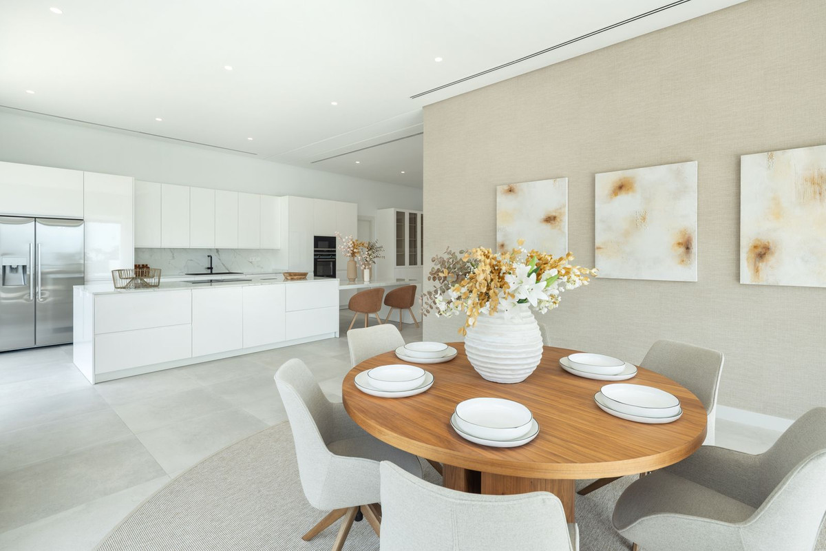 Villa de Lujo Exclusiva en Benahavís con Vistas al Mar, Villa de lujo en El Madroñal, Benahavís. Vistas al mar, 5.000m² de parcela, 5 hab. Spa, cine, piscina. Estilo de vida exclusivo en Costa del Sol. ¡Oportunidad ú