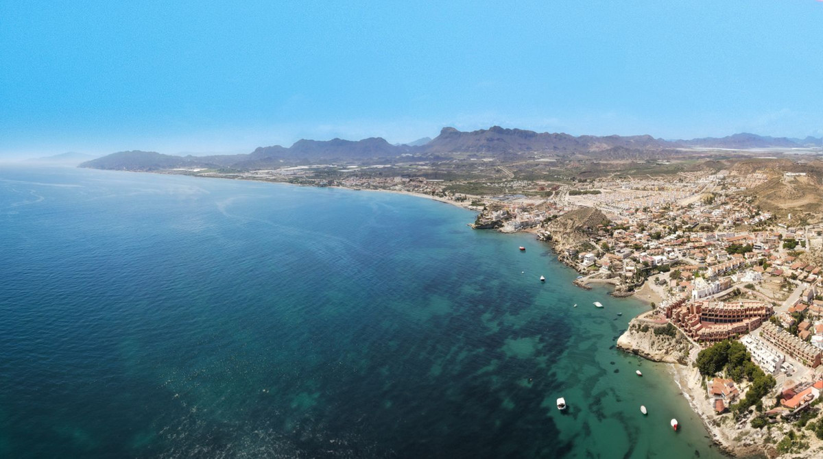 Exclusiva villa moderna con piscina, cerca de playas en Almería., Descubre villas de lujo en San Juan de los Terreros, Almería. Modernas villas de 3 dorm, 2 baños, piscina privada y solárium, a 400m de la playa. Vive el estilo
