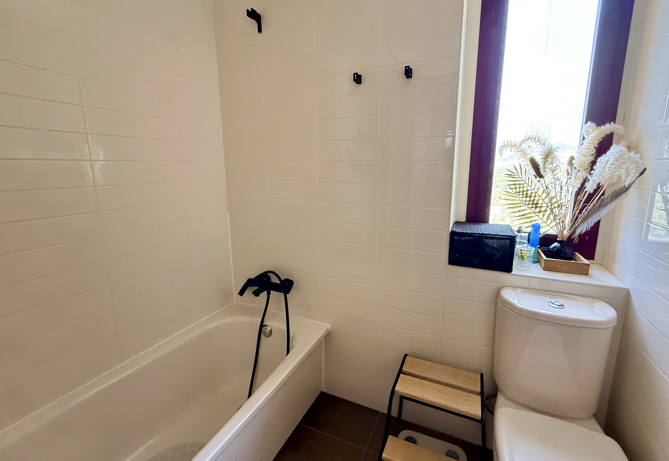 Vistas Espectaculares Benidorm: Apartamento Exclusivo en Poniente, Apartamento de lujo en planta 19, Playa Poniente, Benidorm. Vistas panorámicas al mar. 2 dorm, 2 baños, garaje. Urbanización con piscina, gimnasio. A 6 min de l