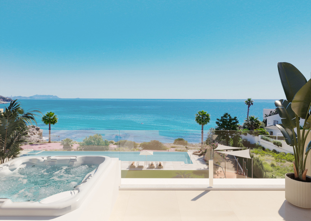 Villa Exclusiva Frente al Mar en Campello, Alicante, Villa de lujo frente al mar en El Campello, Alicante. Acceso directo a la playa, vistas panorámicas al Mediterráneo. Diseño moderno, 3 hab, piscina infinita y j