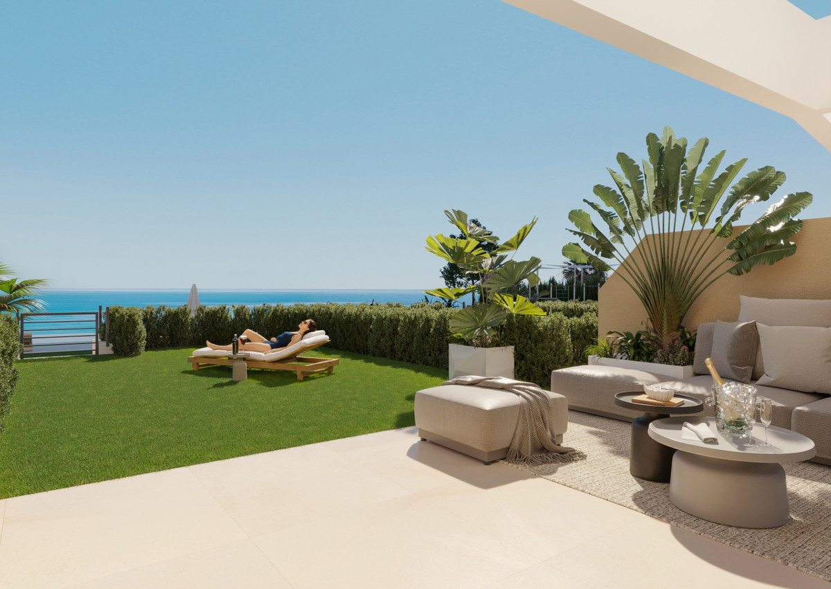 Villa Exclusiva Frente al Mar en Campello, Alicante, Villa de lujo frente al mar en El Campello, Alicante. Acceso directo a la playa, vistas panorámicas al Mediterráneo. Diseño moderno, 3 hab, piscina infinita y j