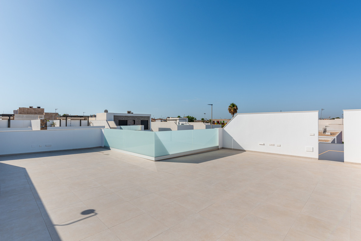 Moderna Villa de Lujo con Piscina en San Javier, Descubra esta villa de diseño moderno en San Javier, Murcia. Lujo y confort con 3 dorm, 2 baños, piscina privada y acabados premium. ¡Su oasis cerca del Mar Men