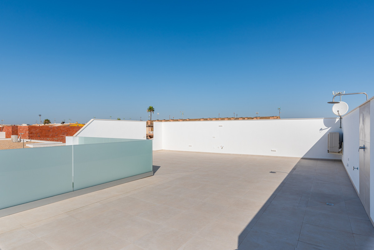 Moderna Villa de Lujo con Piscina en San Javier, Descubra esta villa de diseño moderno en San Javier, Murcia. Lujo y confort con 3 dorm, 2 baños, piscina privada y acabados premium. ¡Su oasis cerca del Mar Men