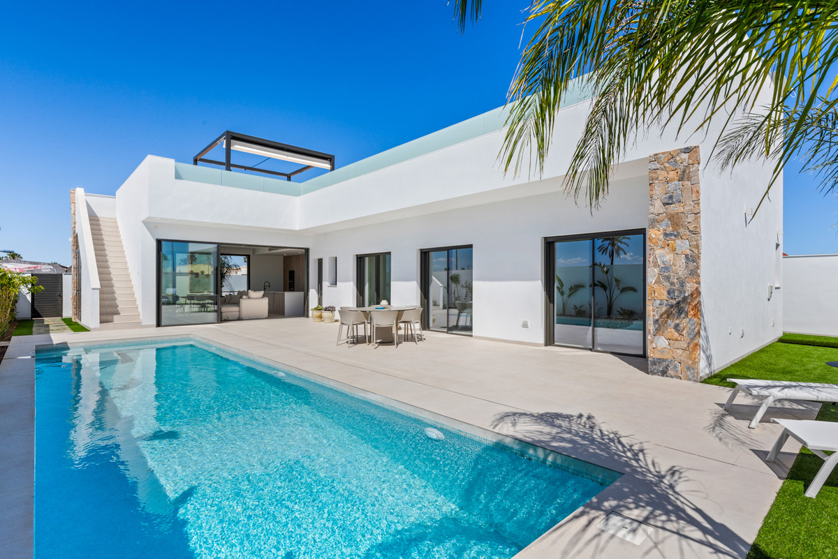 Exclusiva Villa de Lujo con Piscina en Los Alcázares, Villa de lujo en Los Alcázares, Murcia. 3 dorm, 3 baños, piscina privada y acabados premium. Vive el lujo en la Costa Cálida cerca del Mar Menor. ¡Oportunidad ú