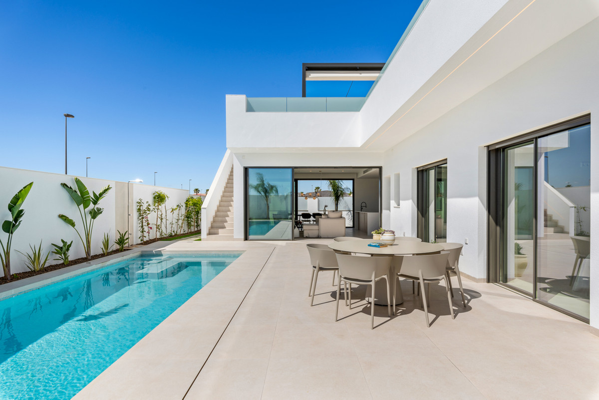 Exclusiva Villa de Lujo con Piscina en Los Alcázares, Villa de lujo en Los Alcázares, Murcia. 3 dorm, 3 baños, piscina privada y acabados premium. Vive el lujo en la Costa Cálida cerca del Mar Menor. ¡Oportunidad ú