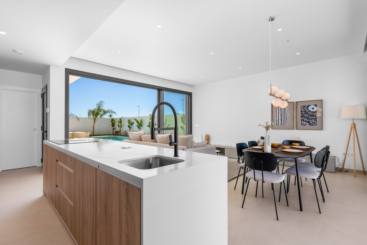 Exclusiva Villa de Lujo con Piscina en Los Alcázares, Villa de lujo en Los Alcázares, Murcia. 3 dorm, 3 baños, piscina privada y acabados premium. Vive el lujo en la Costa Cálida cerca del Mar Menor. ¡Oportunidad ú