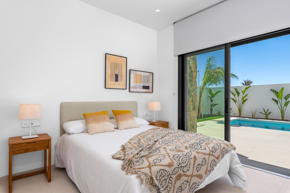 Exclusiva Villa de Lujo con Piscina en Los Alcázares, Villa de lujo en Los Alcázares, Murcia. 3 dorm, 3 baños, piscina privada y acabados premium. Vive el lujo en la Costa Cálida cerca del Mar Menor. ¡Oportunidad ú