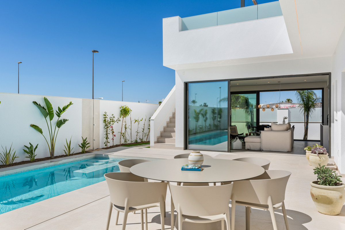 Exclusiva Villa de Lujo con Piscina en Los Alcázares, Villa de lujo en Los Alcázares, Murcia. 3 dorm, 3 baños, piscina privada y acabados premium. Vive el lujo en la Costa Cálida cerca del Mar Menor. ¡Oportunidad ú