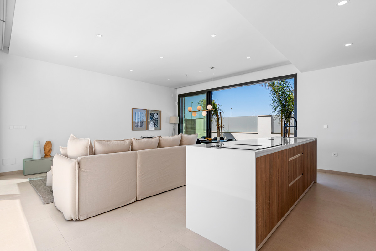 Exclusiva Villa de Lujo con Piscina en Los Alcázares, Villa de lujo en Los Alcázares, Murcia. 3 dorm, 3 baños, piscina privada y acabados premium. Vive el lujo en la Costa Cálida cerca del Mar Menor. ¡Oportunidad ú