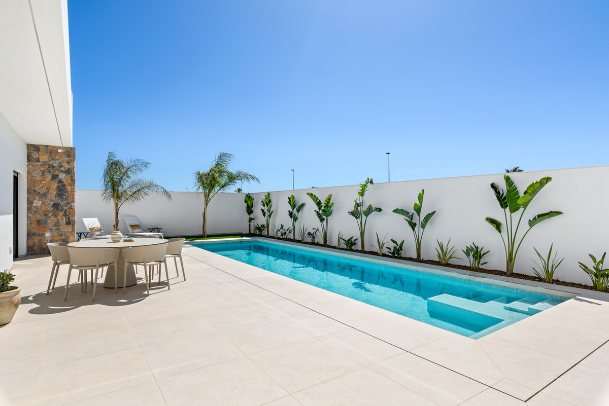 Exclusiva Villa de Lujo con Piscina en Los Alcázares, Villa de lujo en Los Alcázares, Murcia. 3 dorm, 3 baños, piscina privada y acabados premium. Vive el lujo en la Costa Cálida cerca del Mar Menor. ¡Oportunidad ú