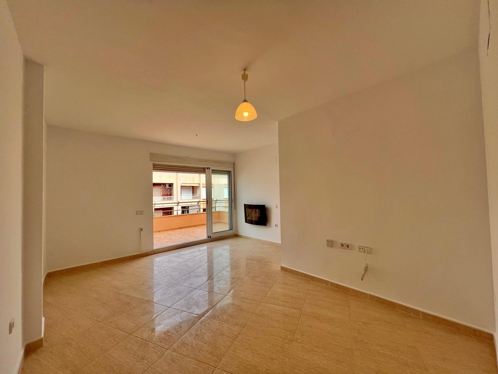 Ático Exclusivo en Torrevieja: Vistas Despejadas, Cerca del Mar, Ático de ensueño en Playa del Cura, Torrevieja. 2 hab, 2 baños, terraza con vistas. A 10 min de la playa. Clima mediterráneo y servicios. ¡Tu hogar por 199.900€