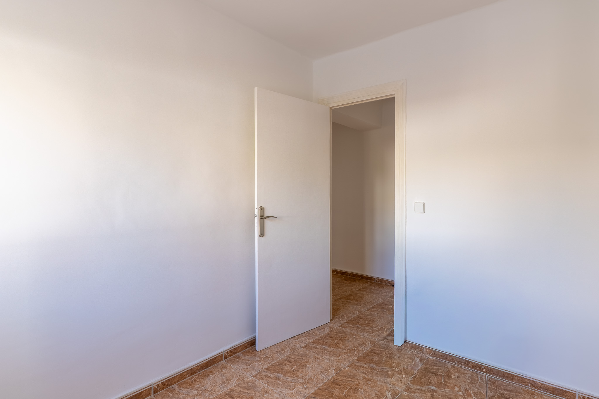 Calpe: Apartamento luminoso a 150m de la playa Arenal-Bol, Descubre este apartamento en Calpe, Costa Blanca. A 150m de Playa Arenal-Bol. 2 dorm, terraza 13m². Vive el Mediterráneo, ideal inversión o tu refugio costero.