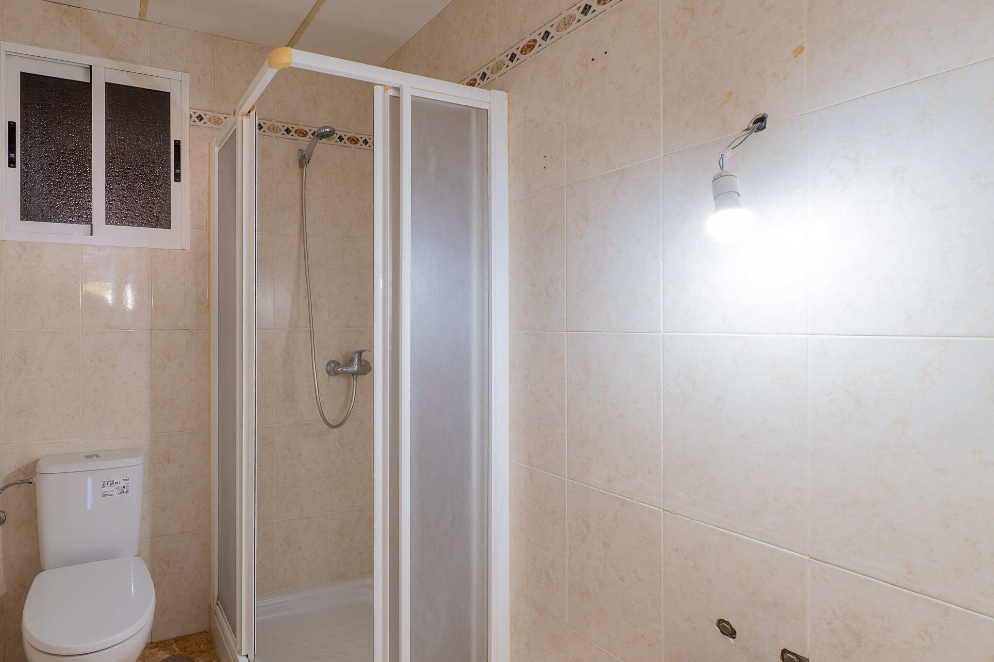 Calpe: Apartamento luminoso a 150m de la playa Arenal-Bol, Descubre este apartamento en Calpe, Costa Blanca. A 150m de Playa Arenal-Bol. 2 dorm, terraza 13m². Vive el Mediterráneo, ideal inversión o tu refugio costero.