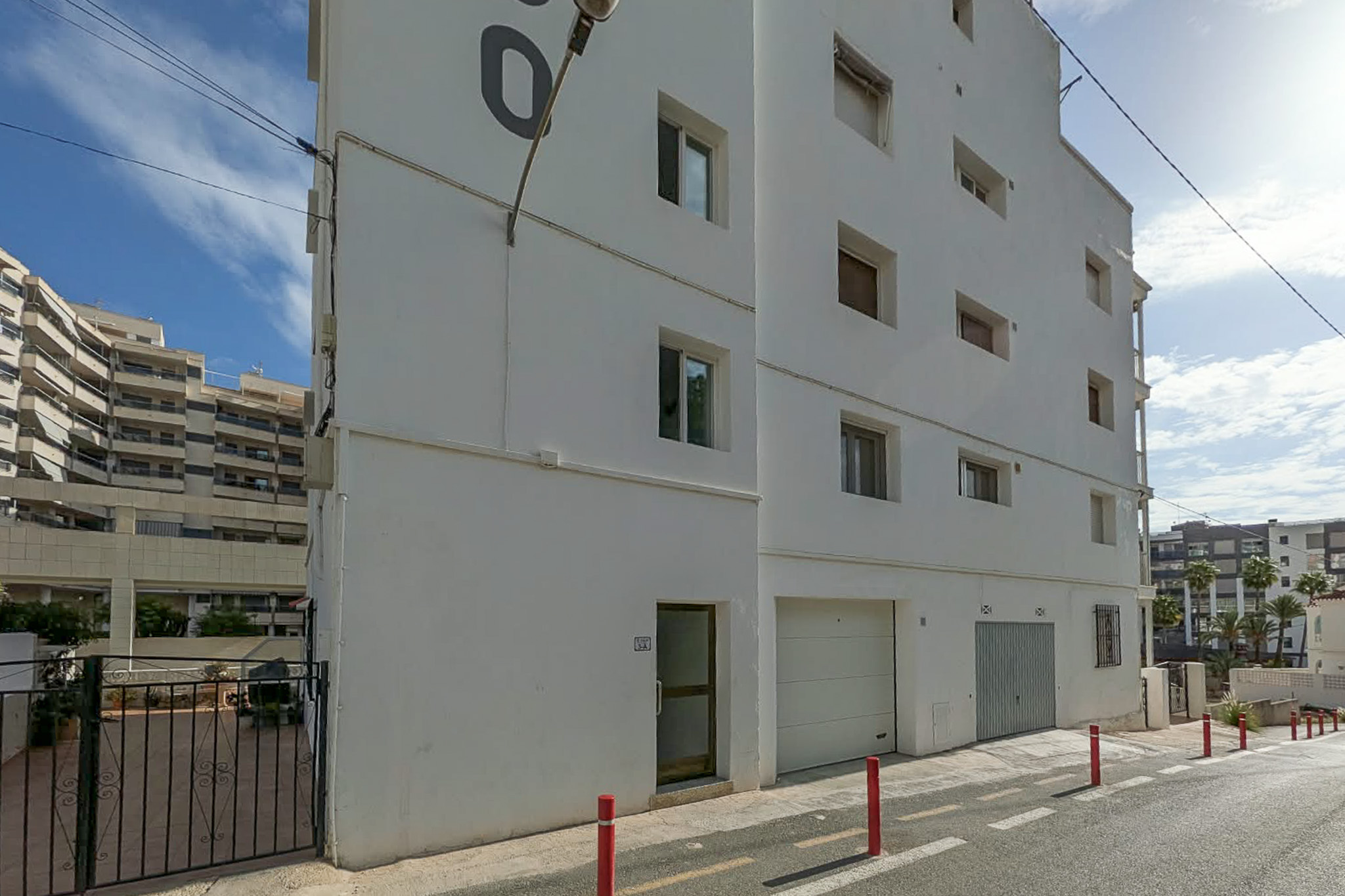 Calpe: Apartamento luminoso a 150m de la playa Arenal-Bol, Descubre este apartamento en Calpe, Costa Blanca. A 150m de Playa Arenal-Bol. 2 dorm, terraza 13m². Vive el Mediterráneo, ideal inversión o tu refugio costero.