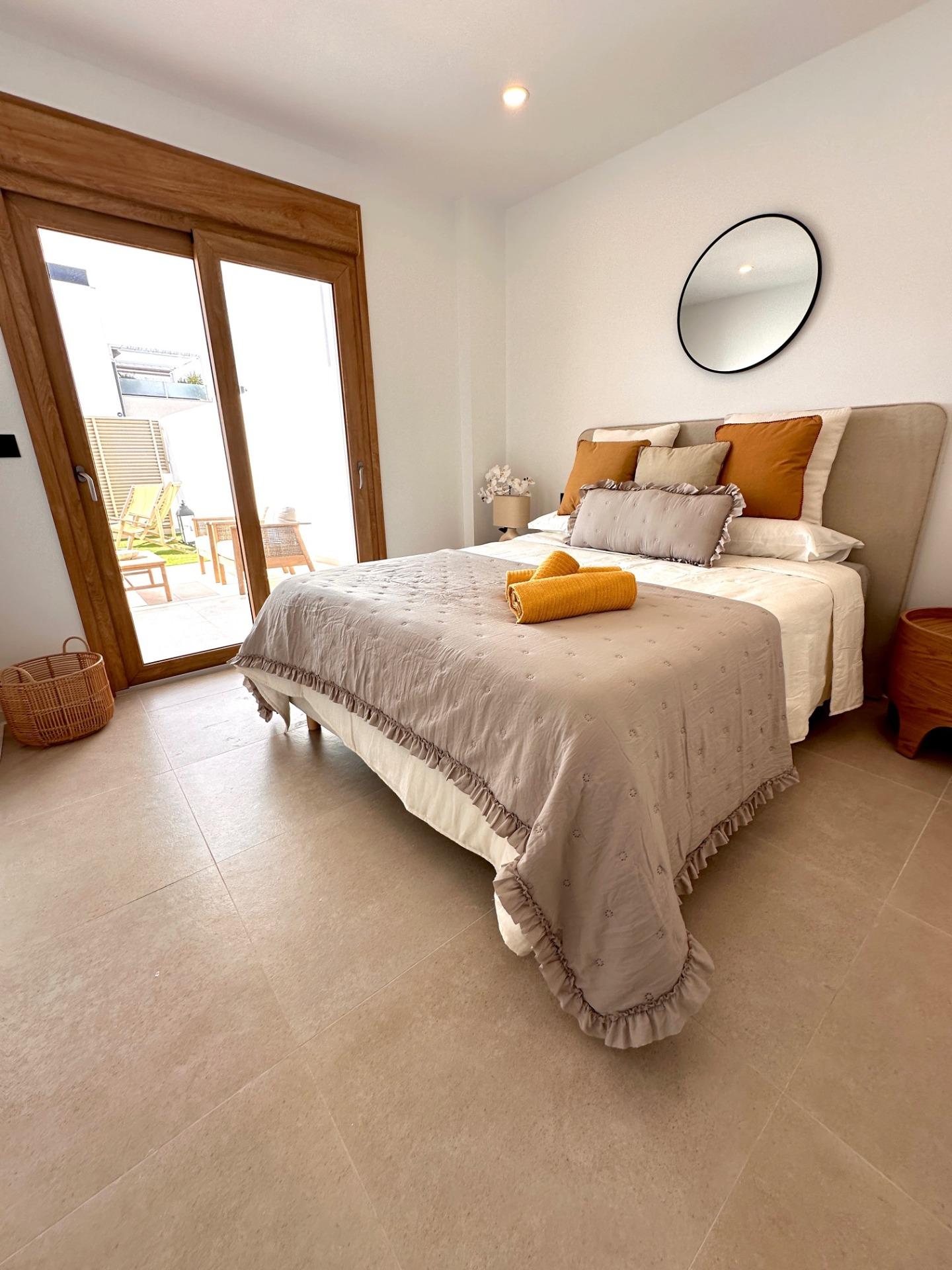 Exclusivas Casas Boutique con Piscina Privada Cerca del Mar, Descubre 4 exclusivas viviendas de lujo en San Pedro del Pinatar, Costa Cálida. A 800m de la playa, con 2 dormitorios y áticos con piscina privada. Desde 279.95