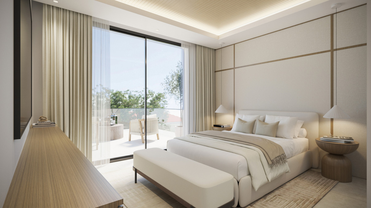 Exclusiva Villa Personalizable en Marbella Este, Cerca Playa, Villa de lujo en construcción en East Marbella, a 400m de la playa. Personaliza tu hogar o adquiere llave en mano con 4 dorm, 5 baños, piscina y jardín. ¡Vive e
