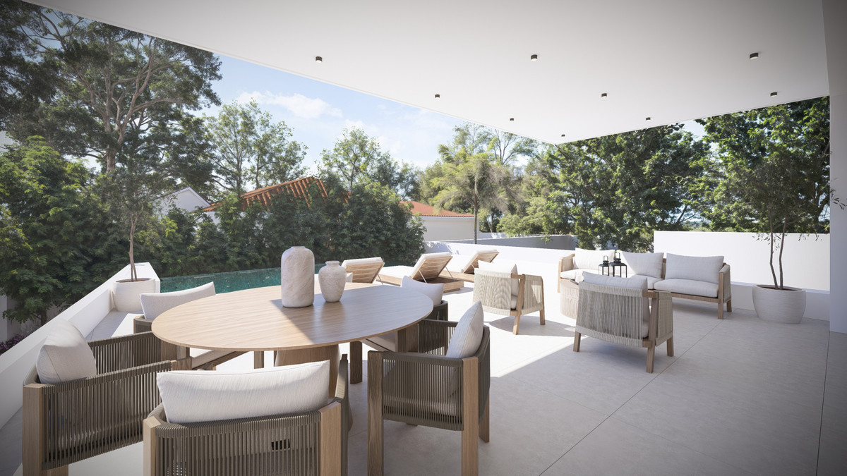 Exclusiva Villa Personalizable en Marbella Este, Cerca Playa, Villa de lujo en construcción en East Marbella, a 400m de la playa. Personaliza tu hogar o adquiere llave en mano con 4 dorm, 5 baños, piscina y jardín. ¡Vive e